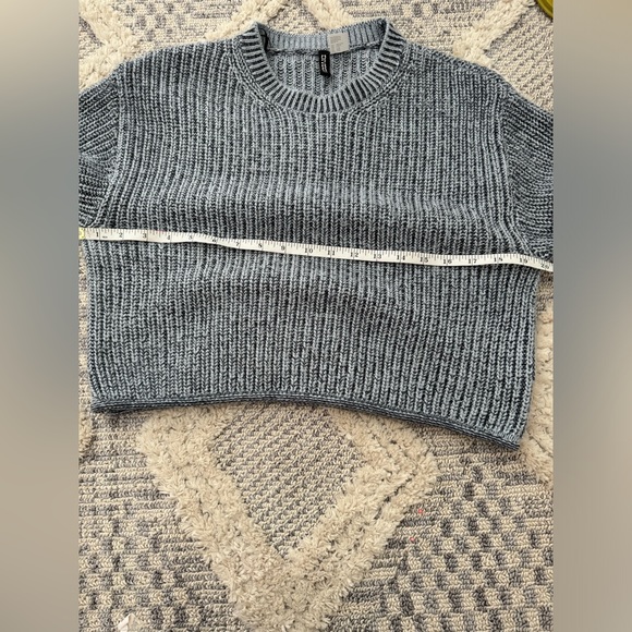 H&M Sweater - Picture 8 of 8